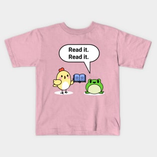 "A chicken walked into a library" joke Kids T-Shirt